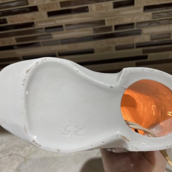 Vintage Cat Kitten in Shoe Light Up Figurine Hand Crafted Ceramic 7" Gray 1975 - Picture 9 of 14